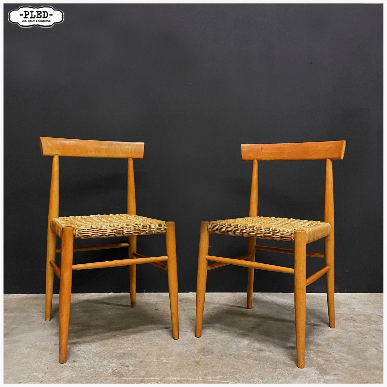 Set van twee beukenhouten stoelen, Krásná Jizba - Afbeelding 2