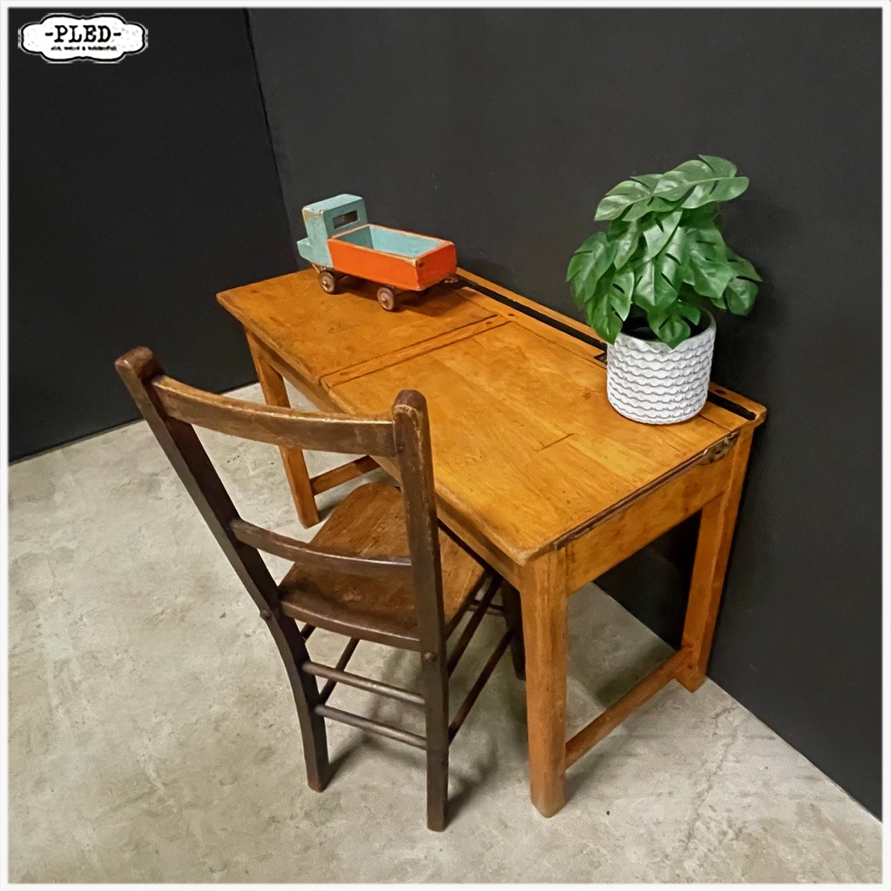 Oud schoolbankje c.q. bureautje c.q. sidetable - Afbeelding 12