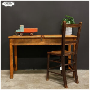 Oud schoolbankje c.q. bureautje c.q. sidetable