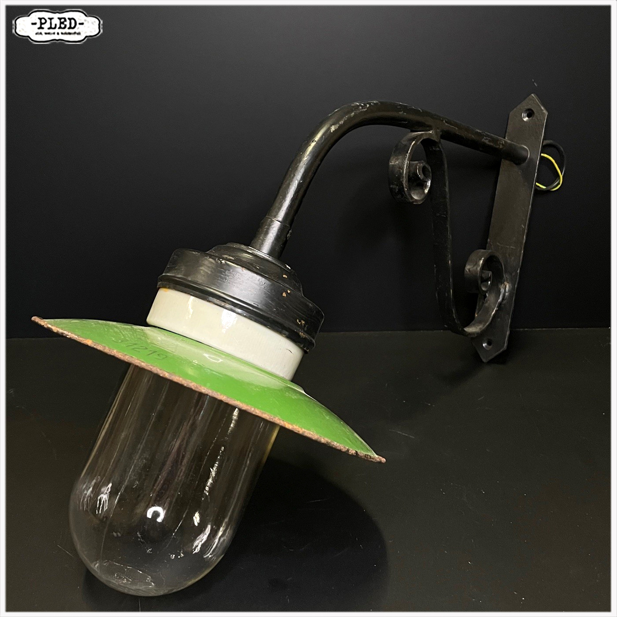 Oude wandlamp / buitenlamp - Afbeelding 2