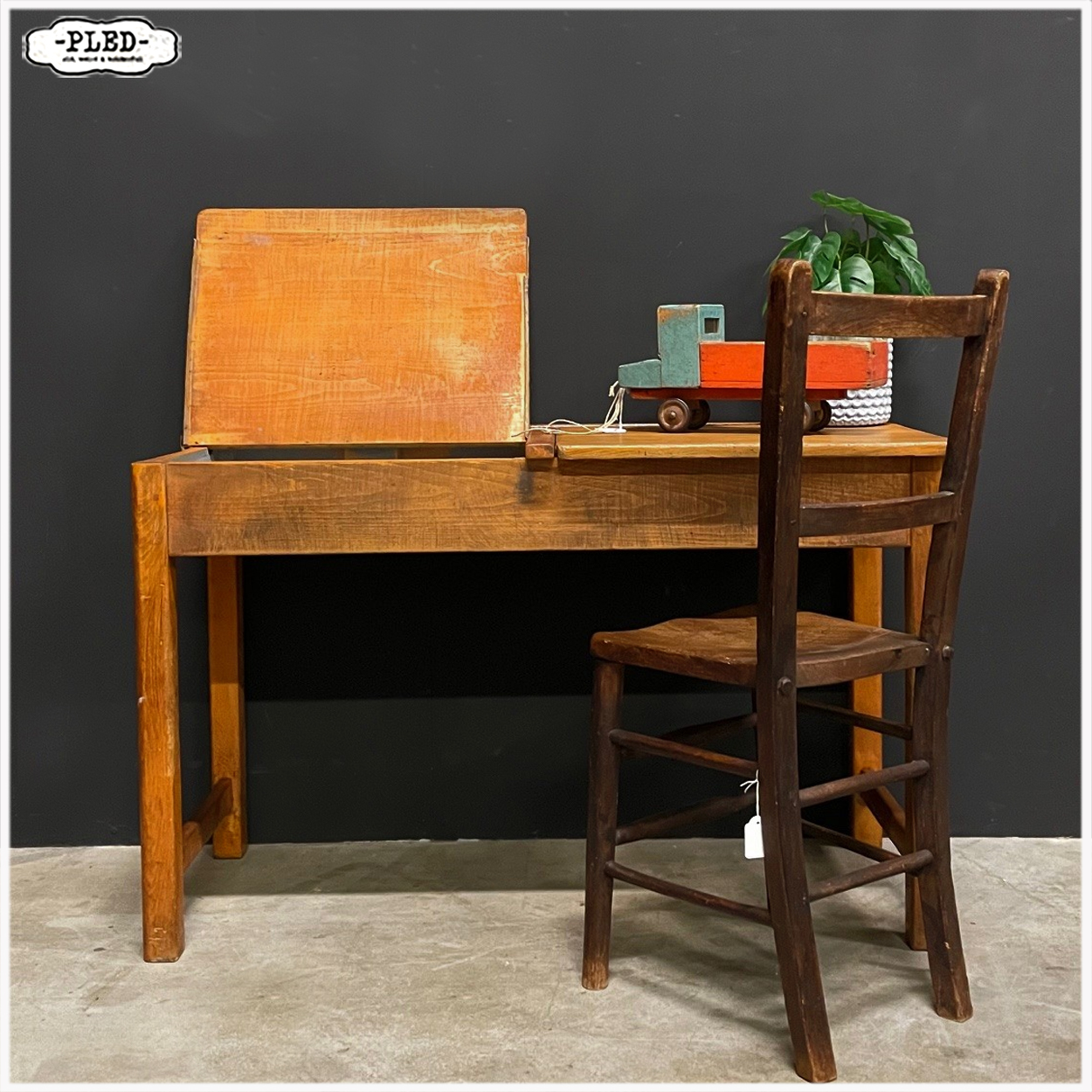 Oud schoolbankje c.q. bureautje c.q. sidetable - Afbeelding 5