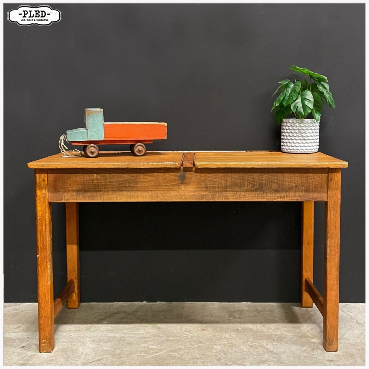 Oud schoolbankje c.q. bureautje c.q. sidetable - Afbeelding 8