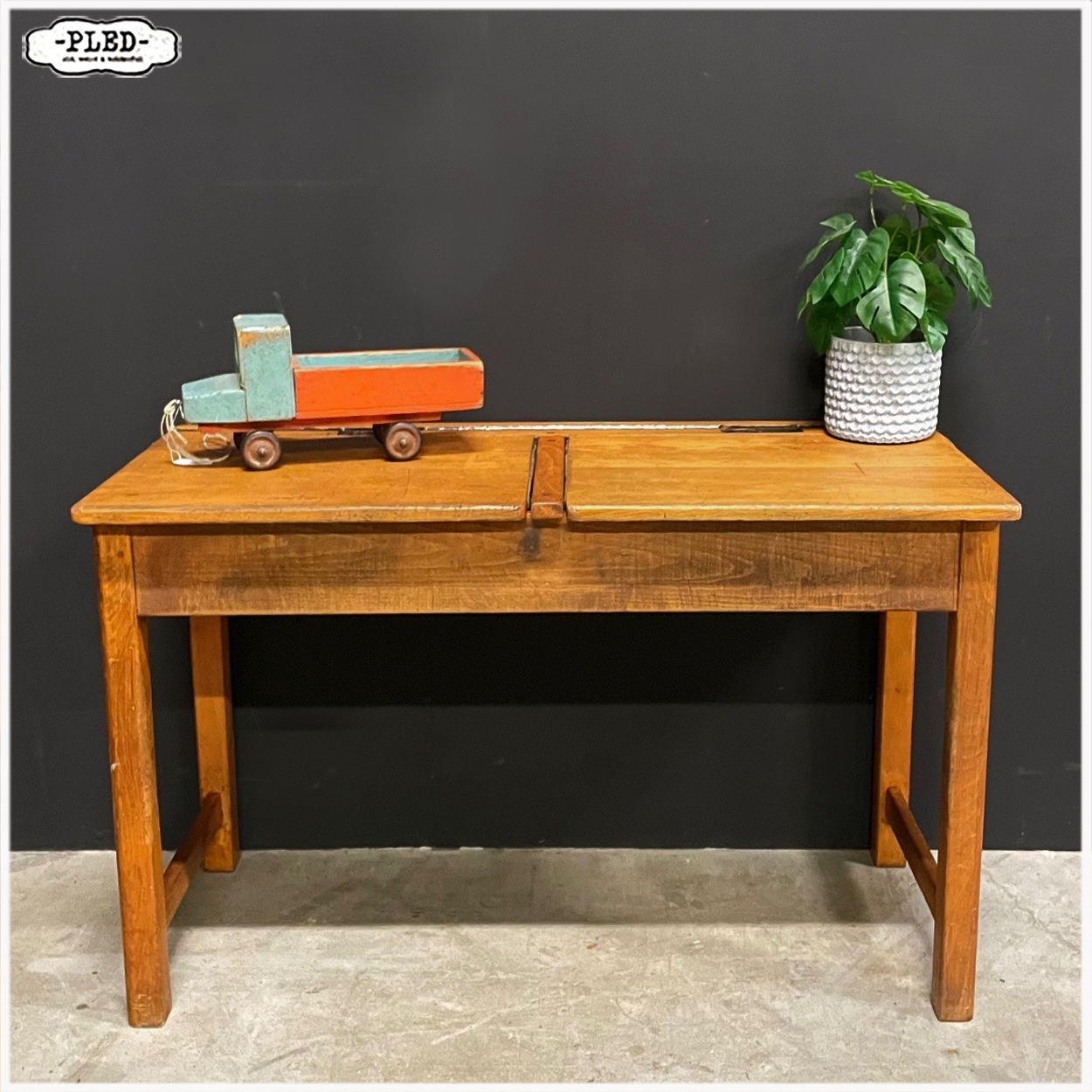 Oud schoolbankje c.q. bureautje c.q. sidetable - Afbeelding 9