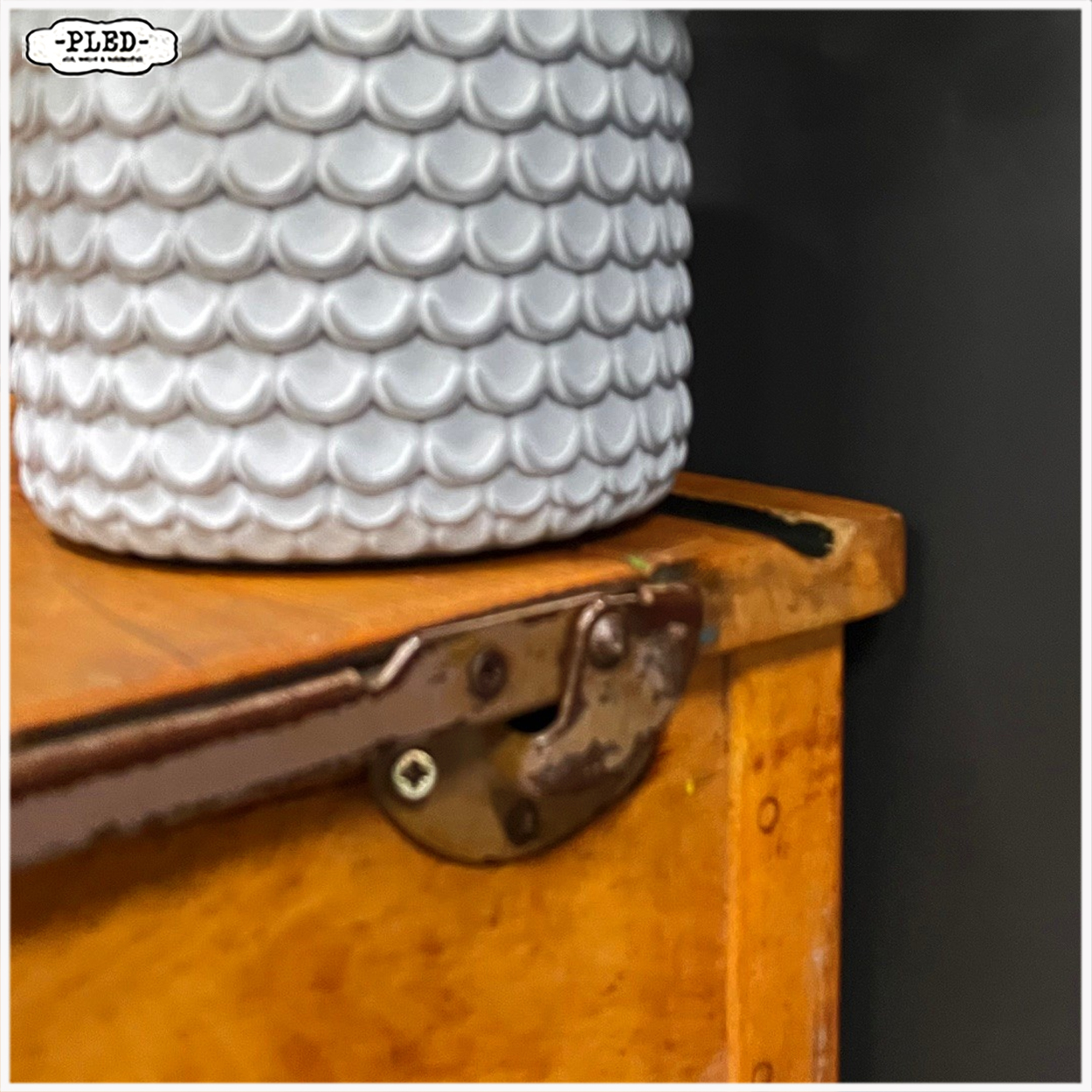 Oud schoolbankje c.q. bureautje c.q. sidetable - Afbeelding 10