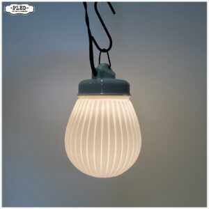 Mooie opaline hanglamp met porseleinen fitting houder