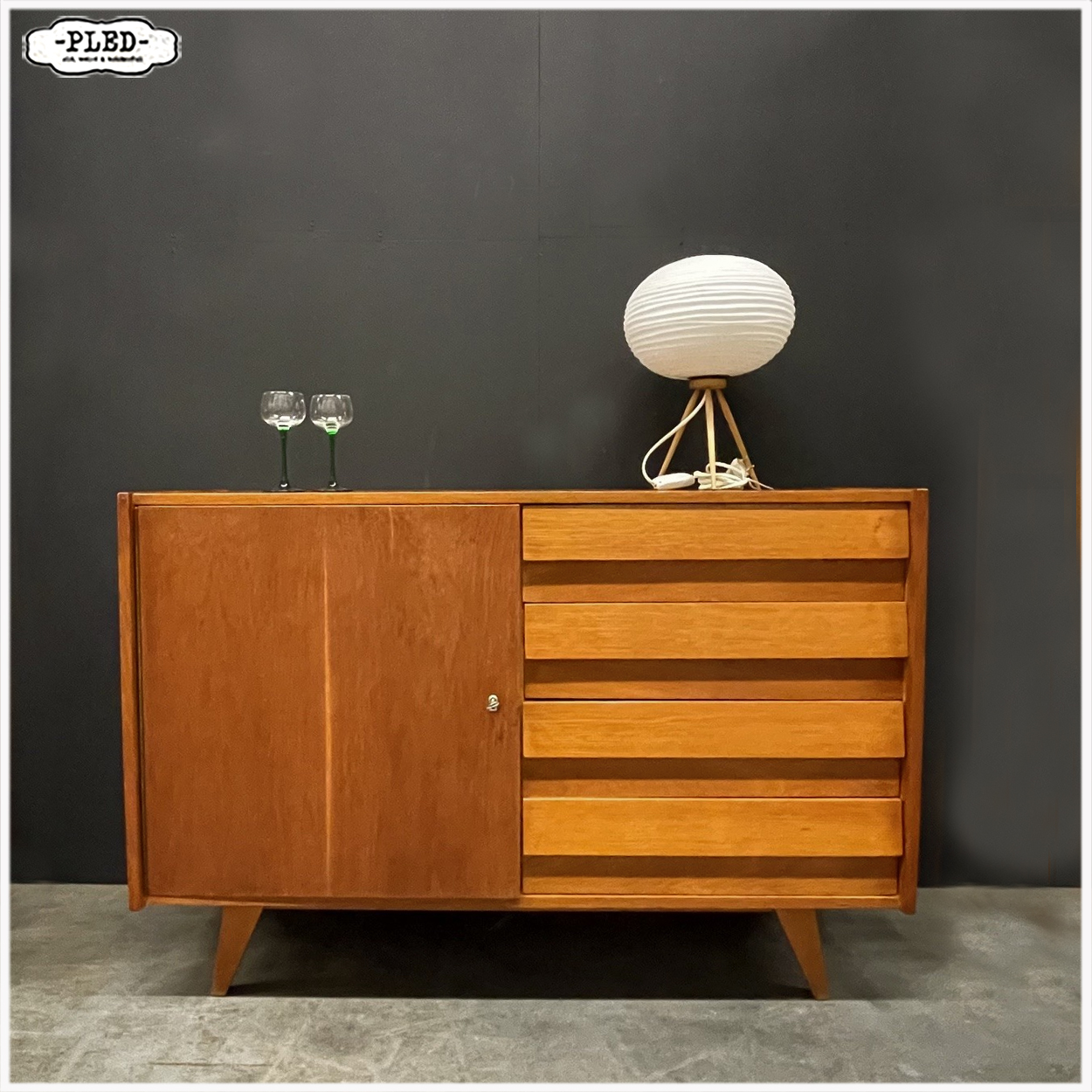 Vintage ladekast / sideboard, Jiri Jouritek, Interiér Praha, 1969