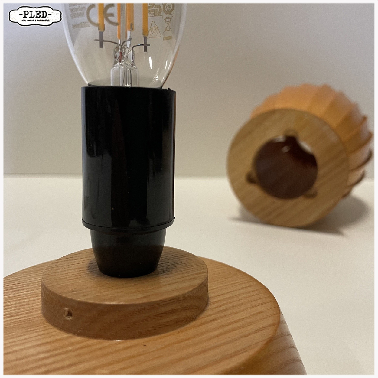 Coconvormige tafellamp met houten lamellen, Tsjechoslowakije 1960s - Afbeelding 12