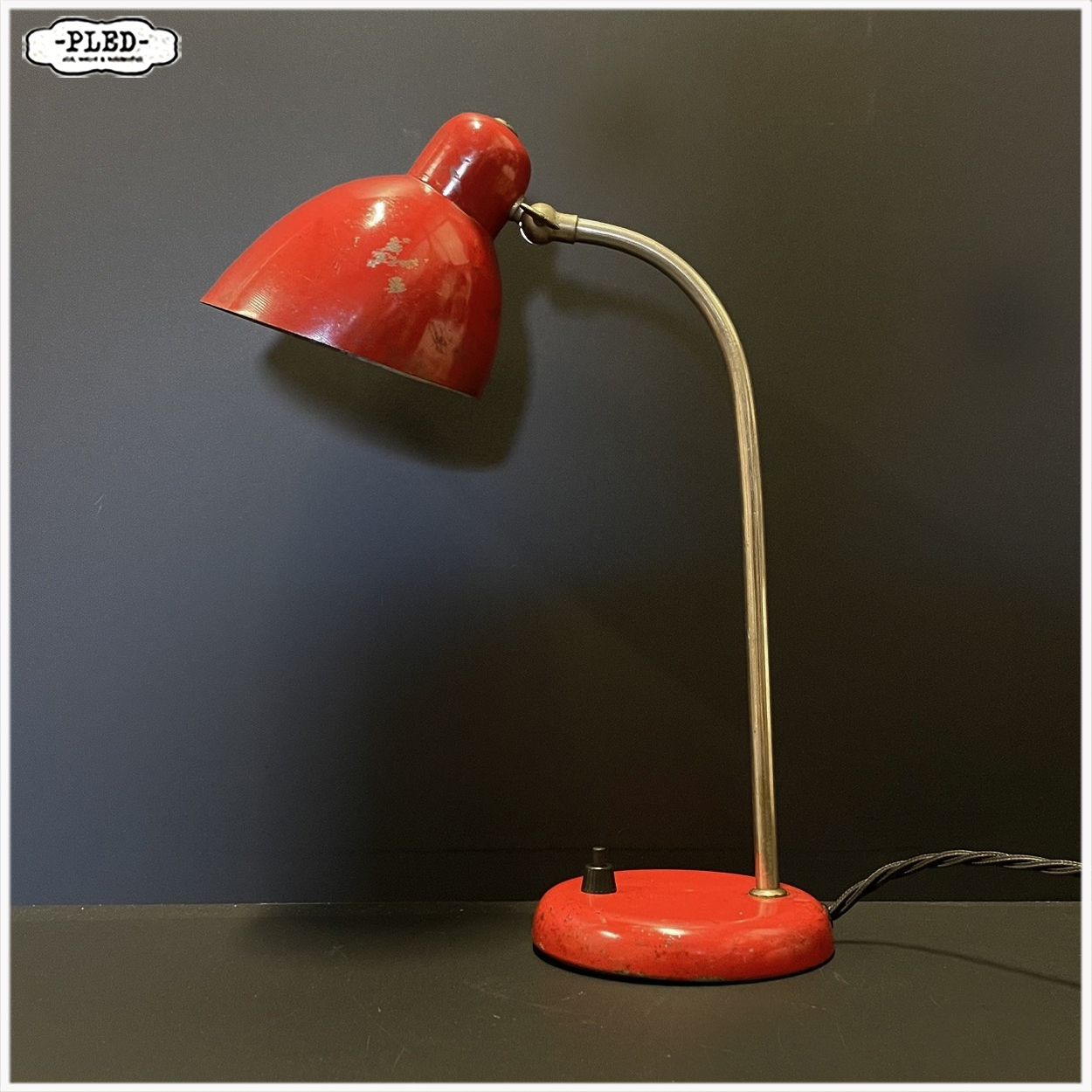 Kleine, rode bureaulamp, Bauhaus, circa 1935