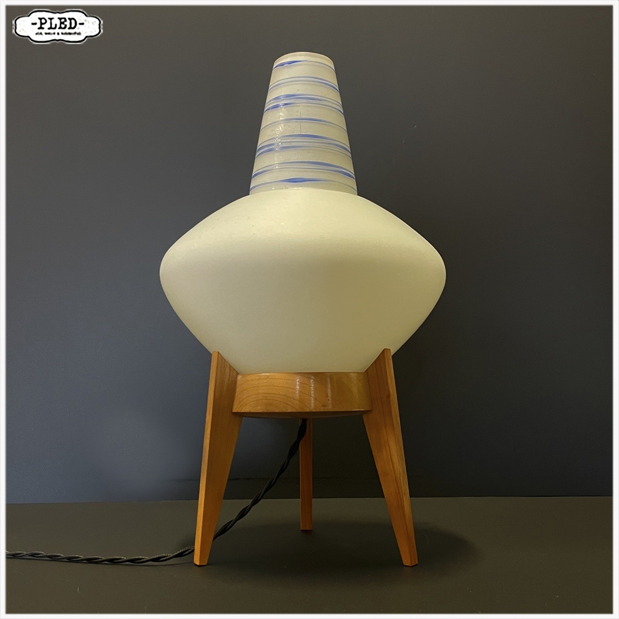 Opaline tafellamp, ÚLUV, Tsjechoslowakije, 1960s - Afbeelding 2