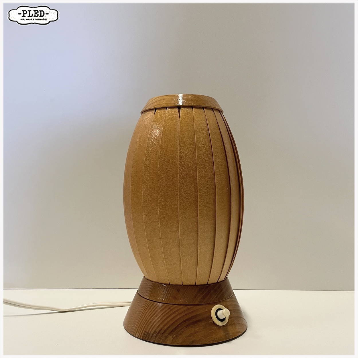 Coconvormige tafellamp met houten lamellen, Tsjechoslowakije 1960s - Afbeelding 4