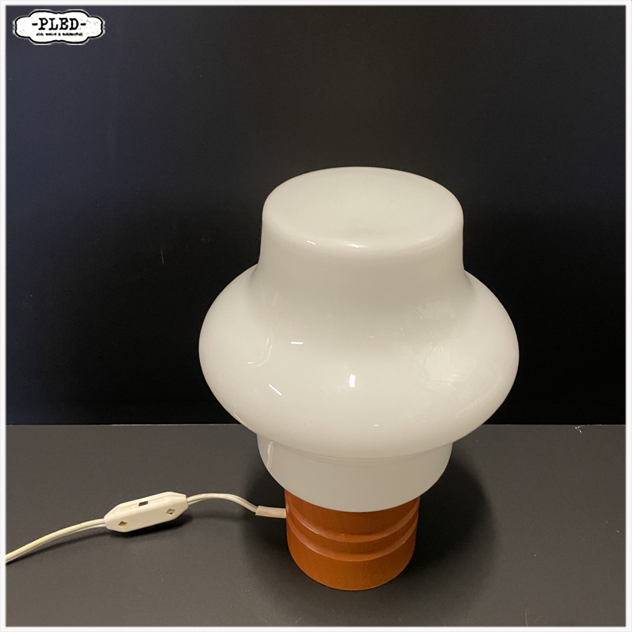Vintage opaline tafellamp met houten voet - Afbeelding 4