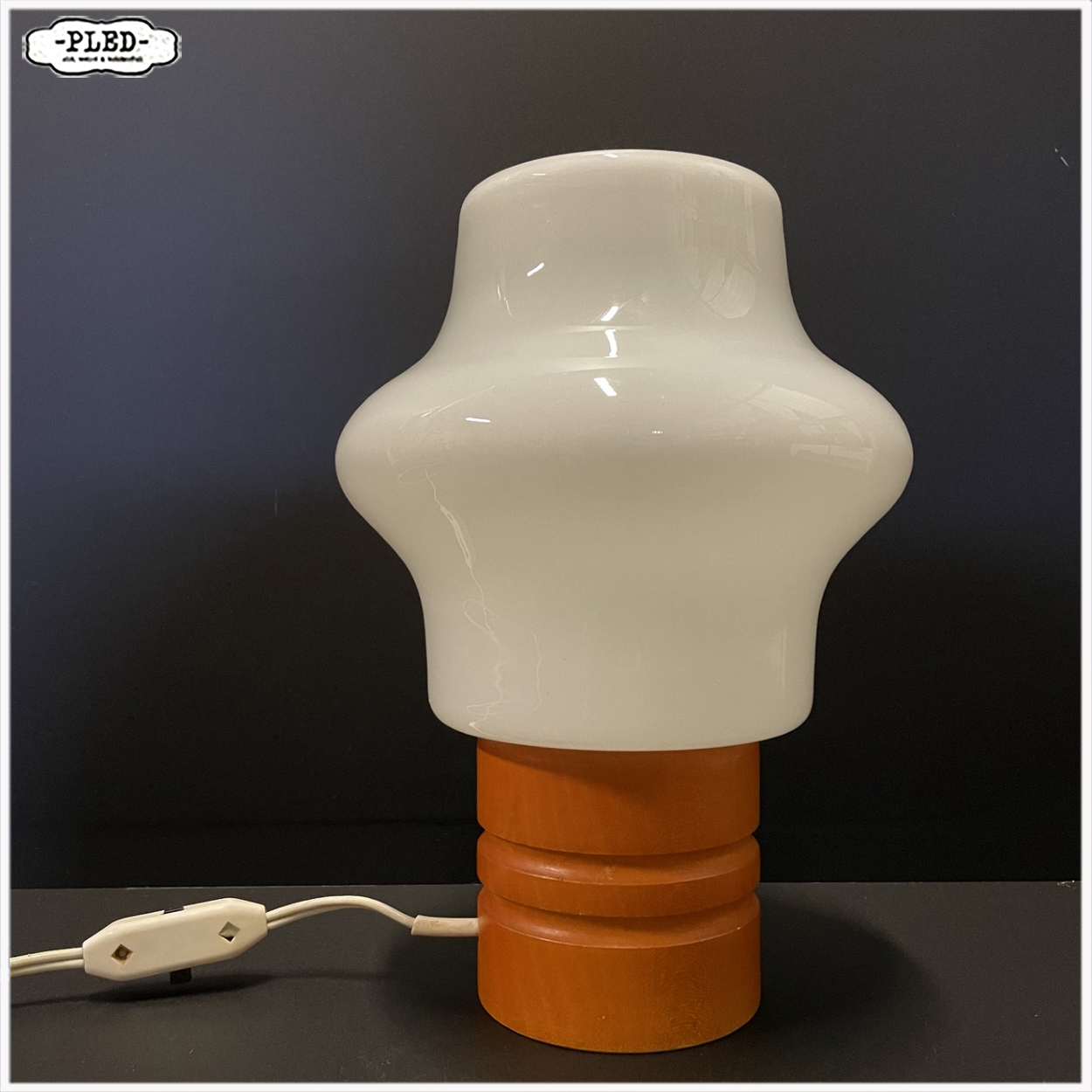 Vintage opaline tafellamp met houten voet - Afbeelding 6