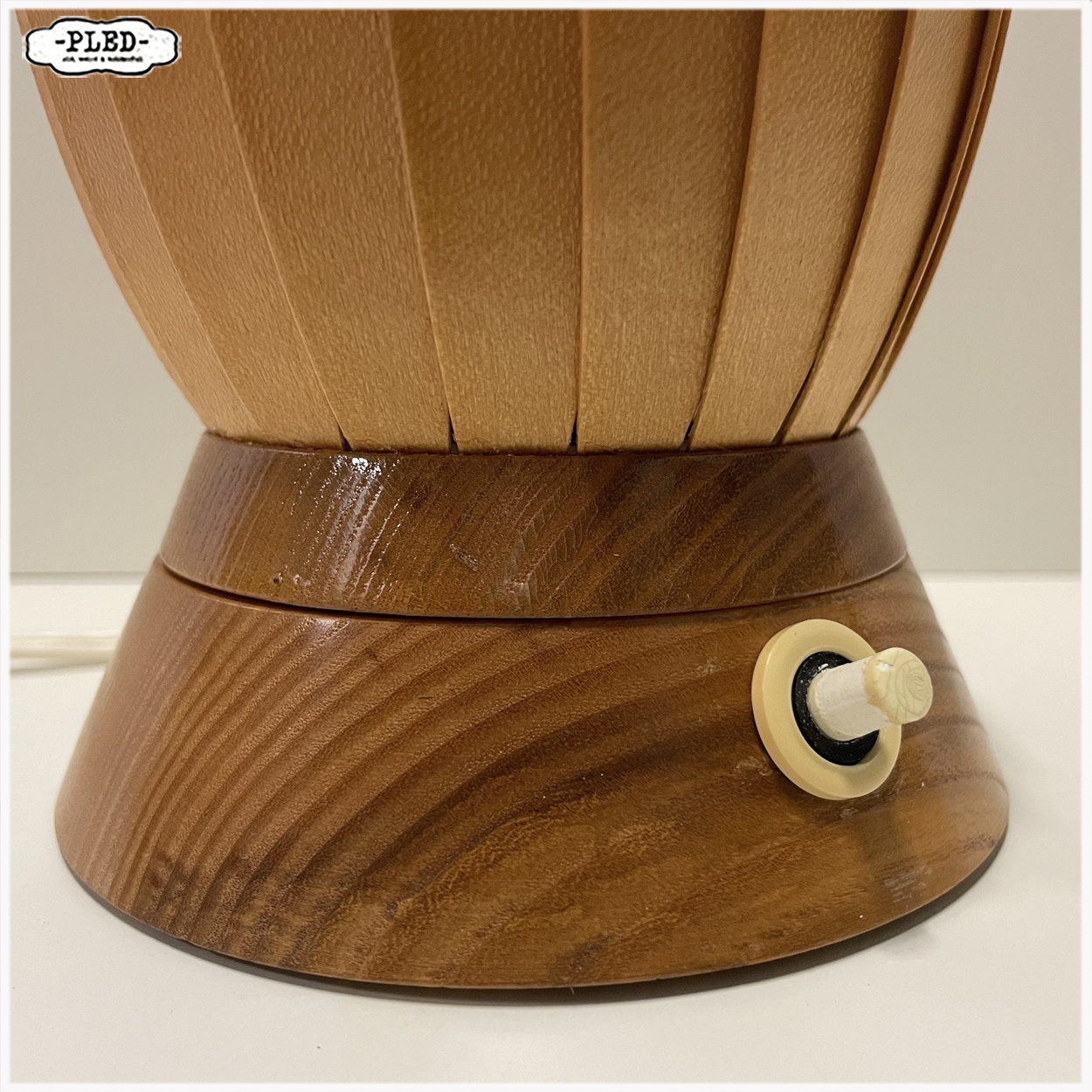 Coconvormige tafellamp met houten lamellen, Tsjechoslowakije 1960s - Afbeelding 9