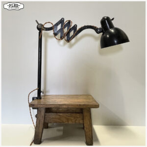 Oude bakelieten schaarlamp op statief met tafelklem, Bauhaus