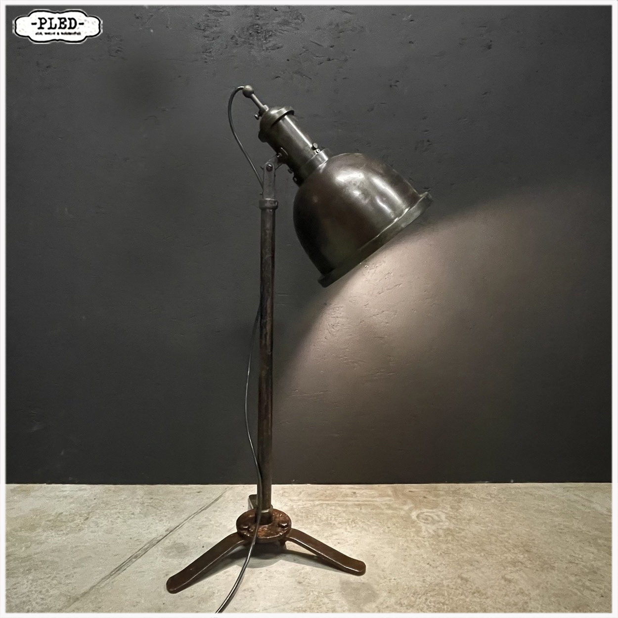 Oude, industriële vloerlamp - Afbeelding 4