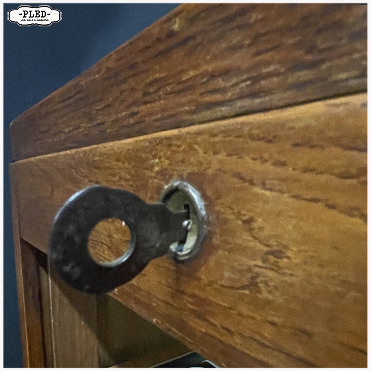 Oud roldeur kastje, 150 cm hoog - Afbeelding 8