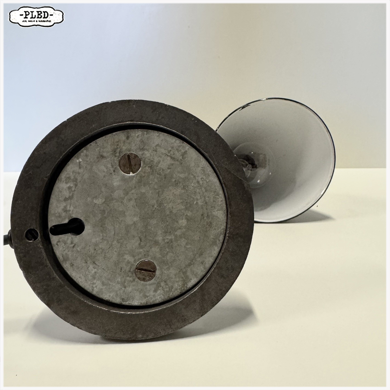 Elegante Bauhaus bureaulamp met zwart geëmailleerde kap, 1930s - Afbeelding 14