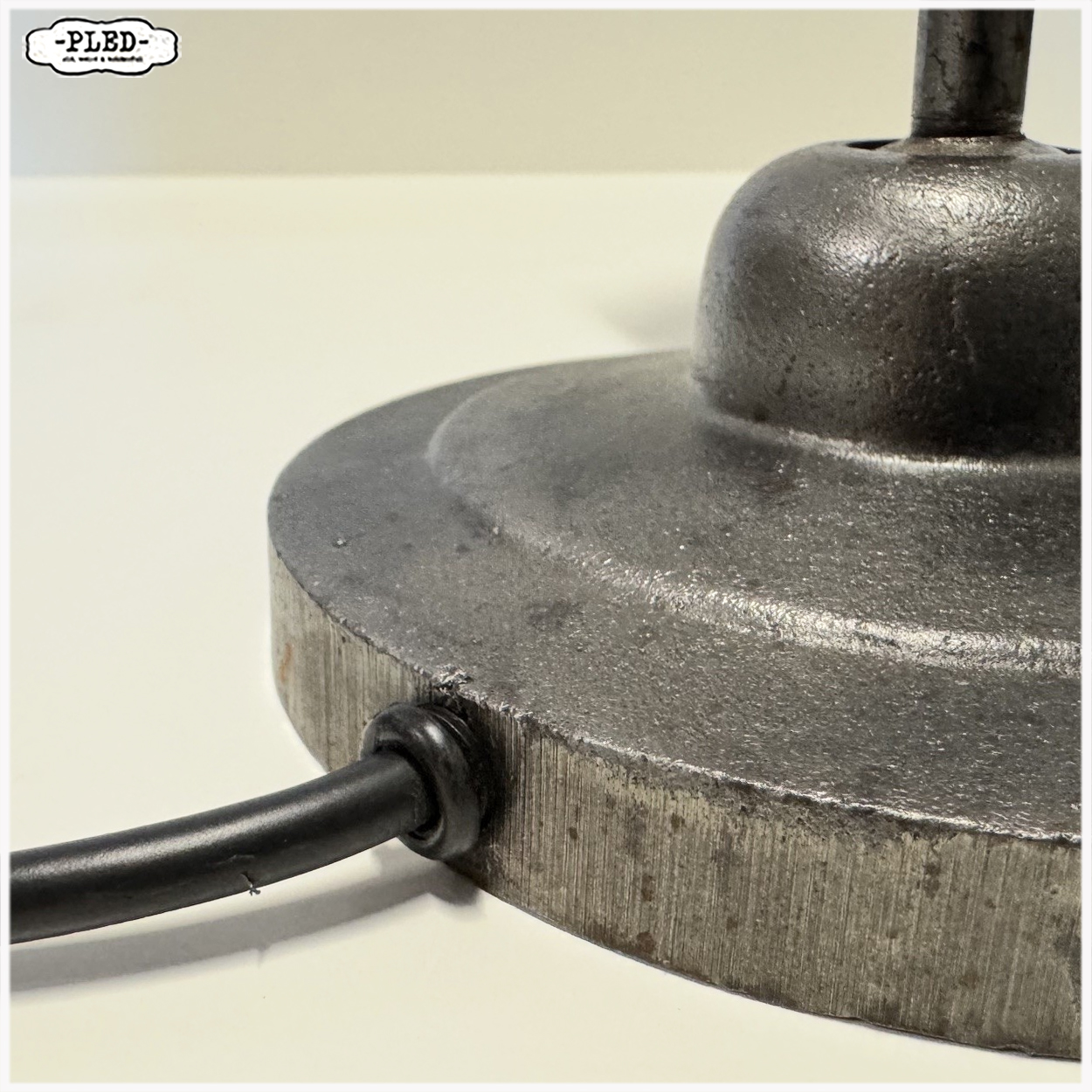 Elegante Bauhaus bureaulamp met zwart geëmailleerde kap, 1930s - Afbeelding 15