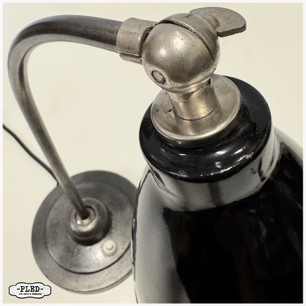 Elegante Bauhaus bureaulamp met zwart geëmailleerde kap, 1930s - Afbeelding 12