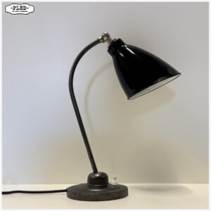 Elegante Bauhaus bureaulamp met zwart geëmailleerde kap, 1930s