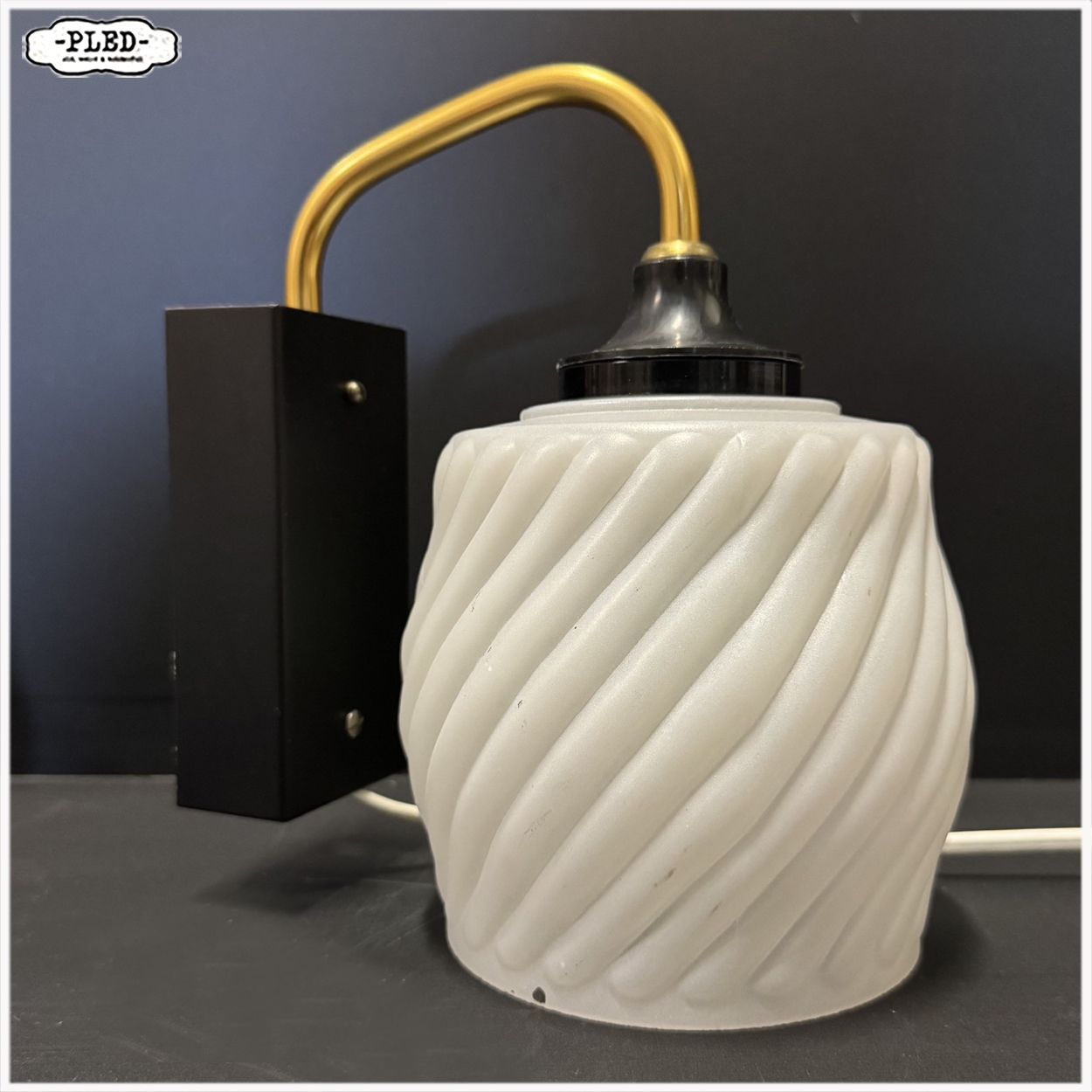 Twee vintage wandlampen met matglazen kapjes - Afbeelding 6