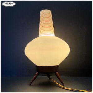 Vintage tafellamp met mat opaline glazen kap, 1960s