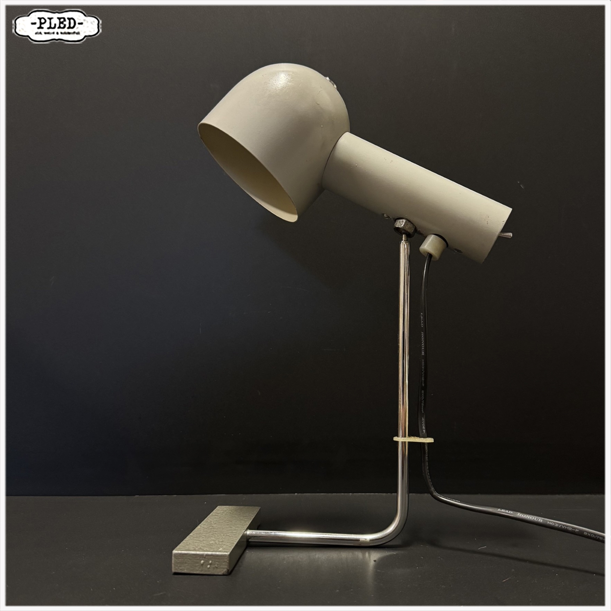Minimalistisch tafellampje, Josef Hurka voor Napako, 1960s - Afbeelding 2