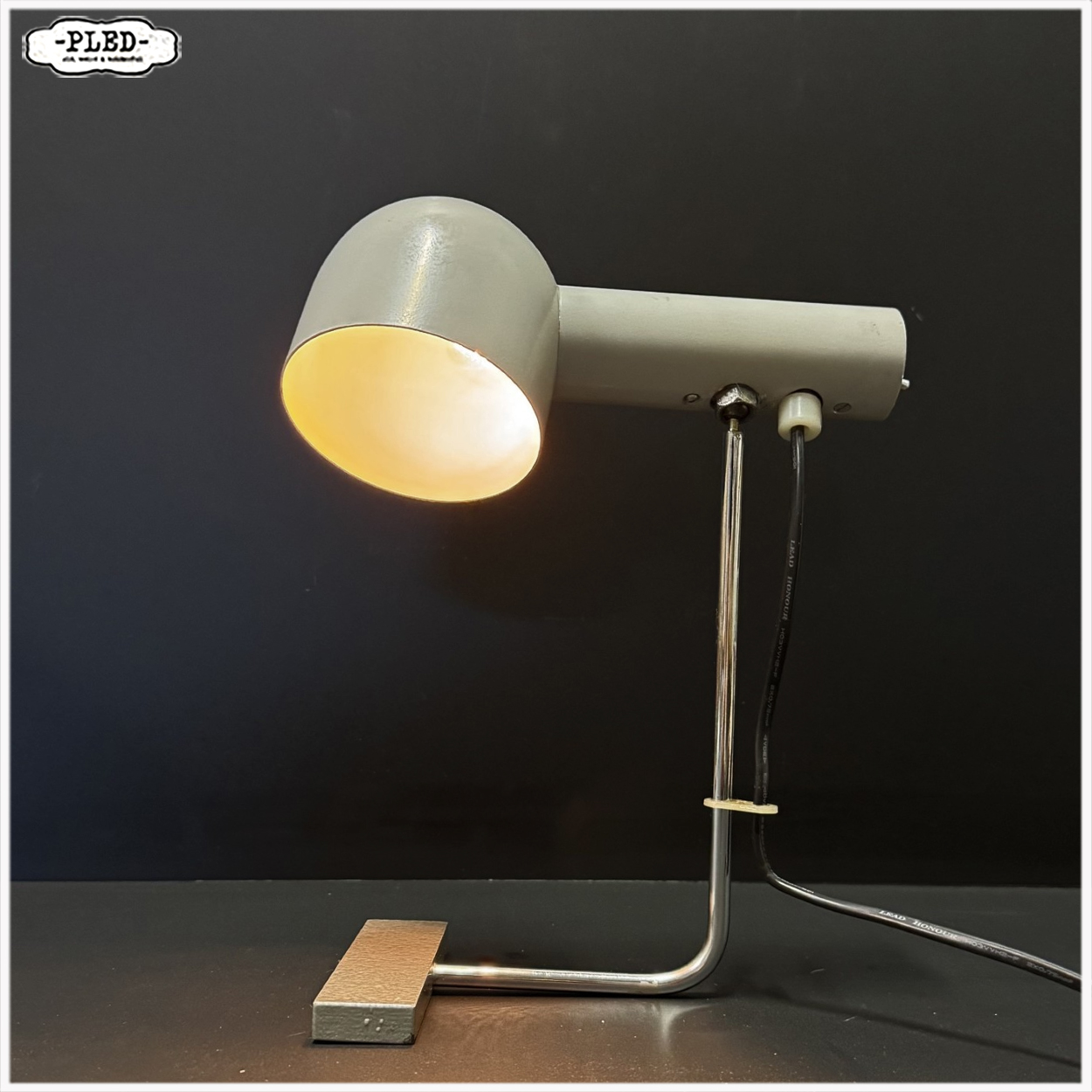Minimalistisch tafellampje, Josef Hurka voor Napako, 1960s - Afbeelding 10