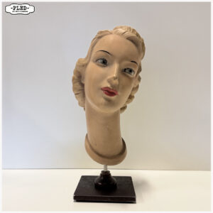 Vrouwelijke art deco hoedenhoofd, circa 1920