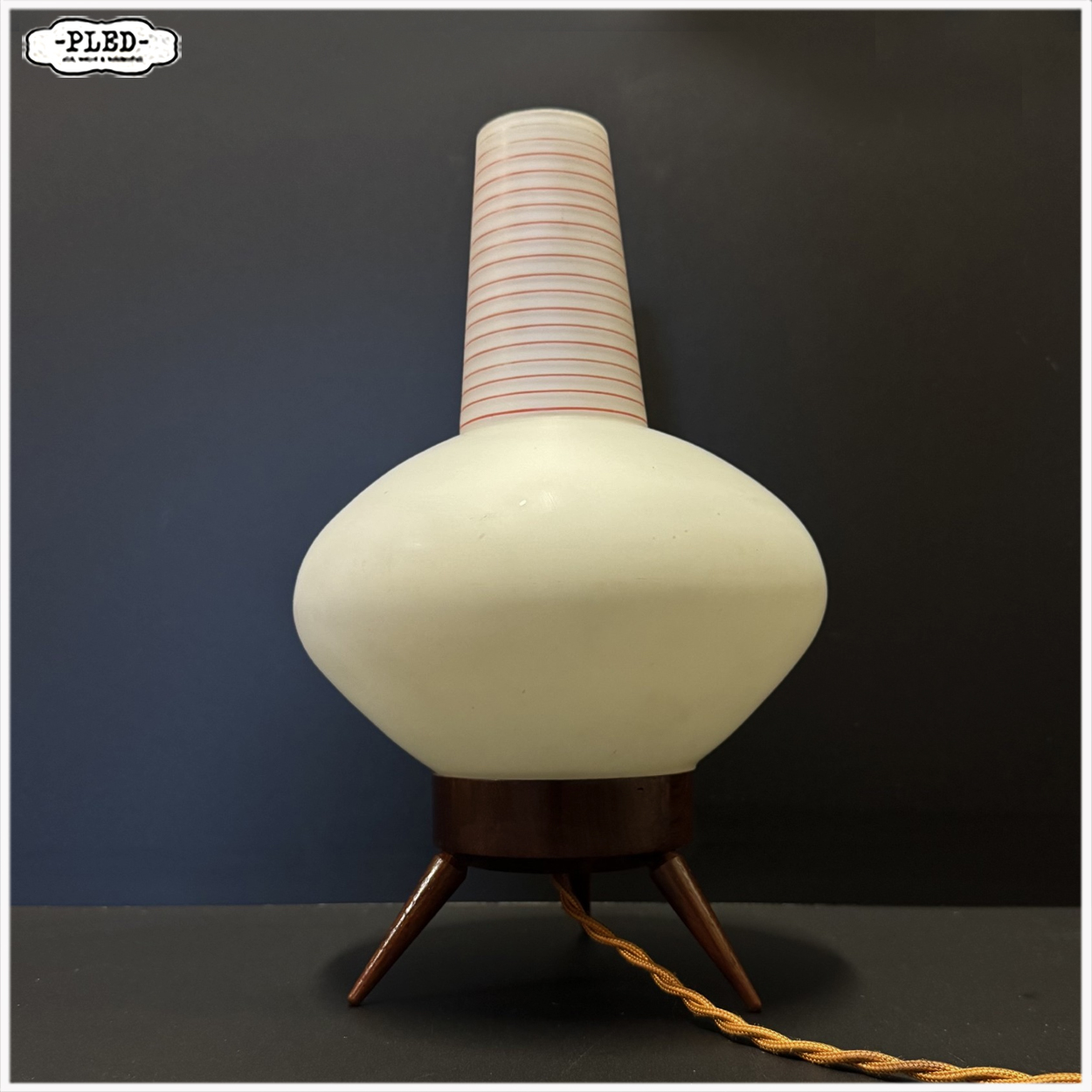 Vintage tafellamp met mat opaline glazen kap, 1960s - Afbeelding 2