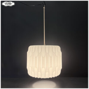 Sculpturale opaline pendellamp, Karel Volf