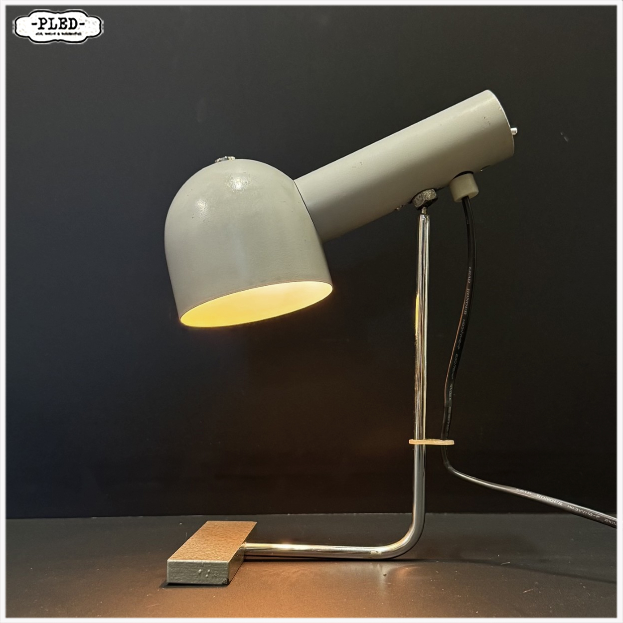 Minimalistisch tafellampje, Josef Hurka voor Napako, 1960s - Afbeelding 3