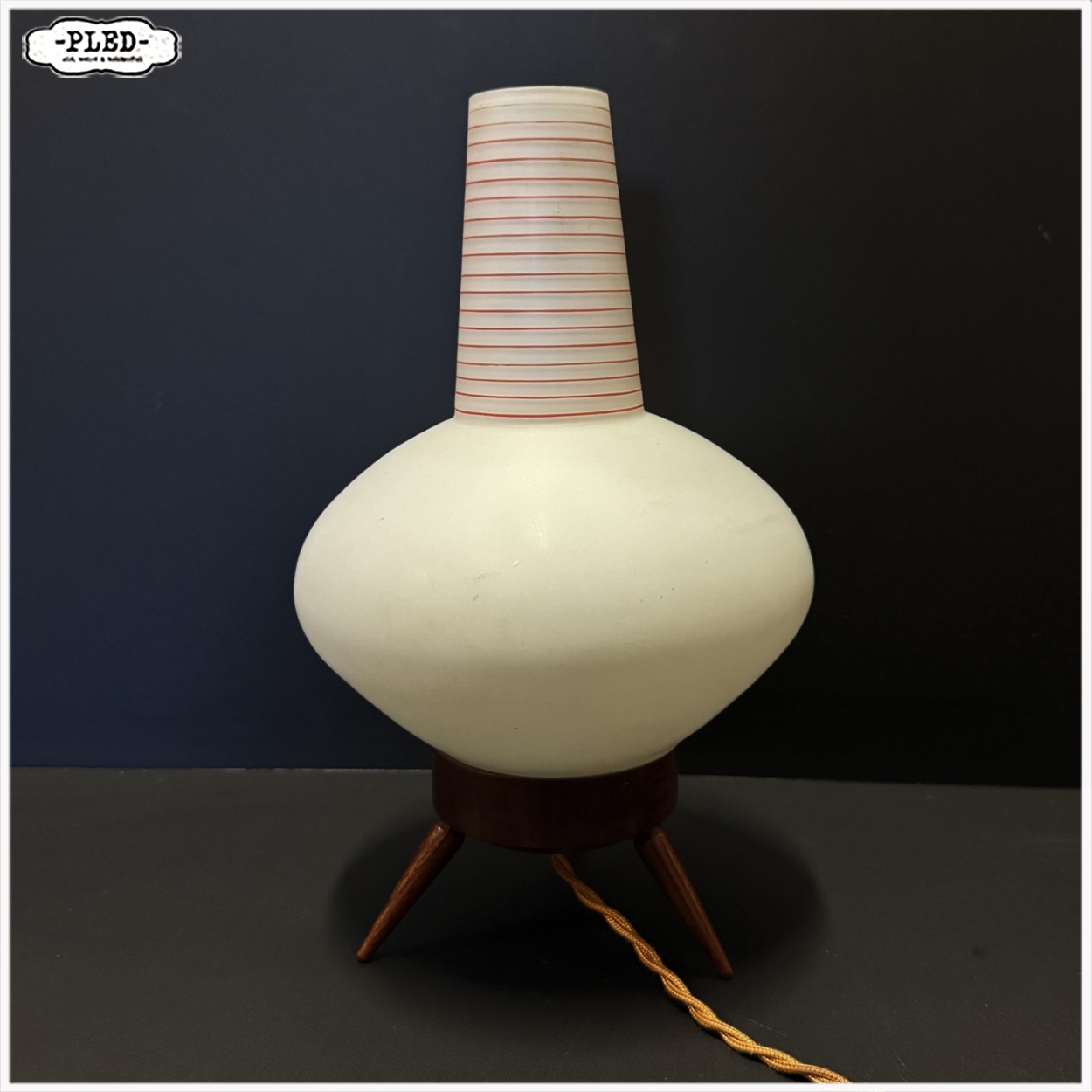 Vintage tafellamp met mat opaline glazen kap, 1960s - Afbeelding 4