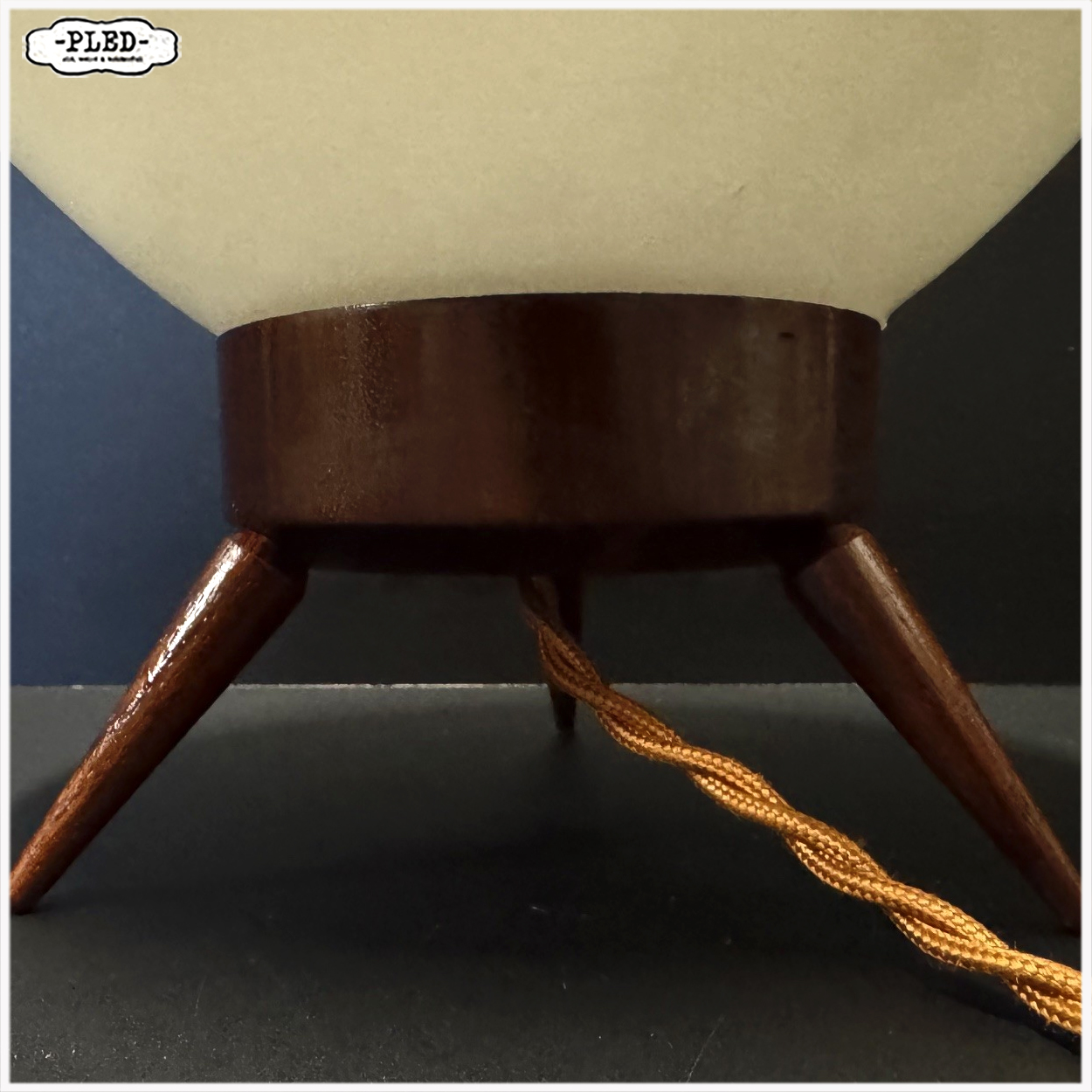 Vintage tafellamp met mat opaline glazen kap, 1960s - Afbeelding 9