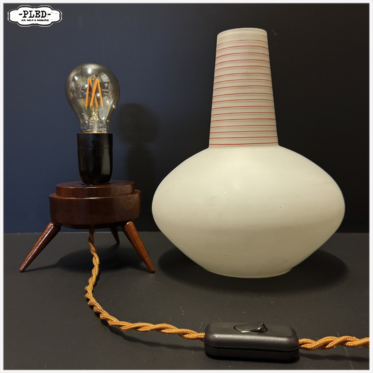 Vintage tafellamp met mat opaline glazen kap, 1960s - Afbeelding 11