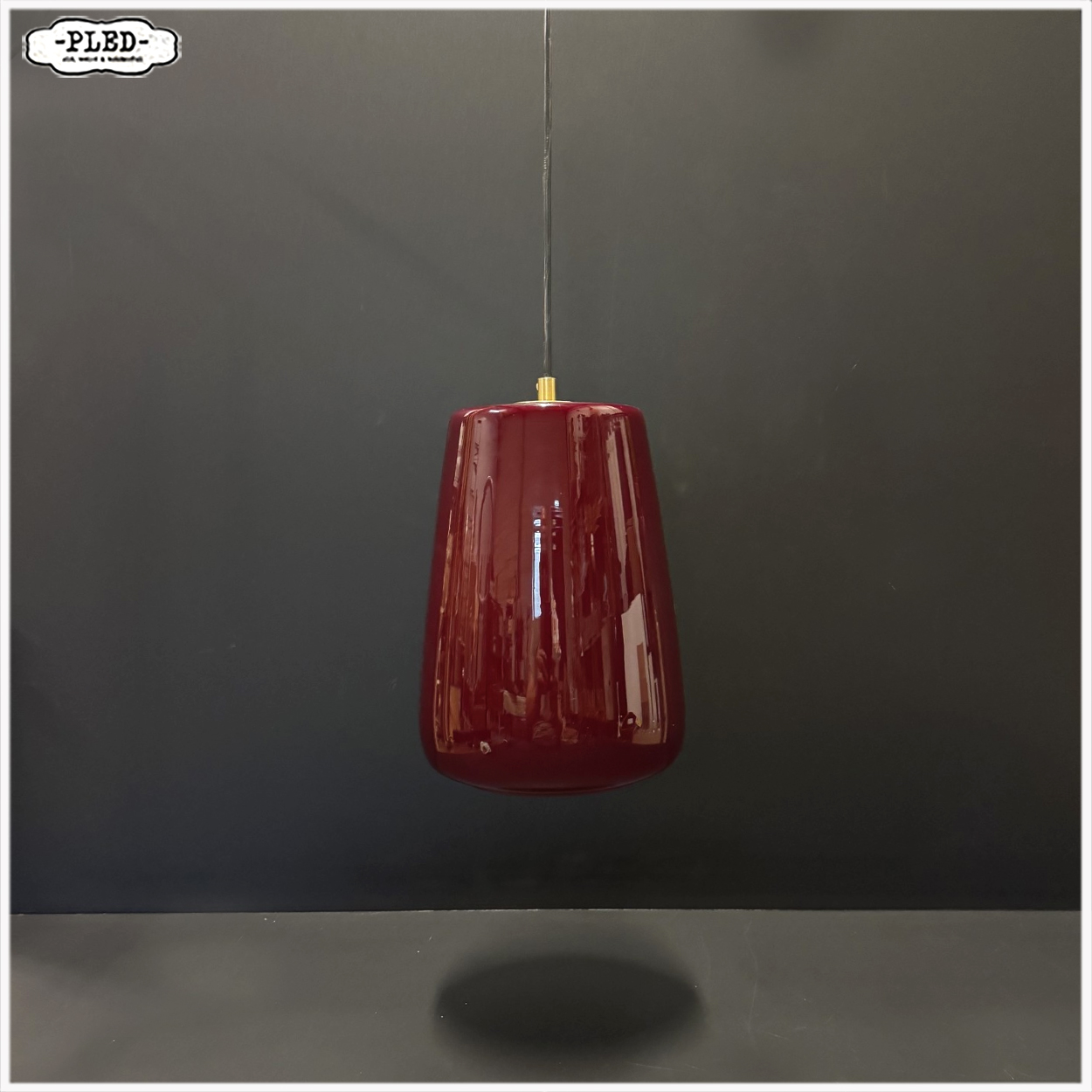 Vintage hanglamp van bordeauxrood glas